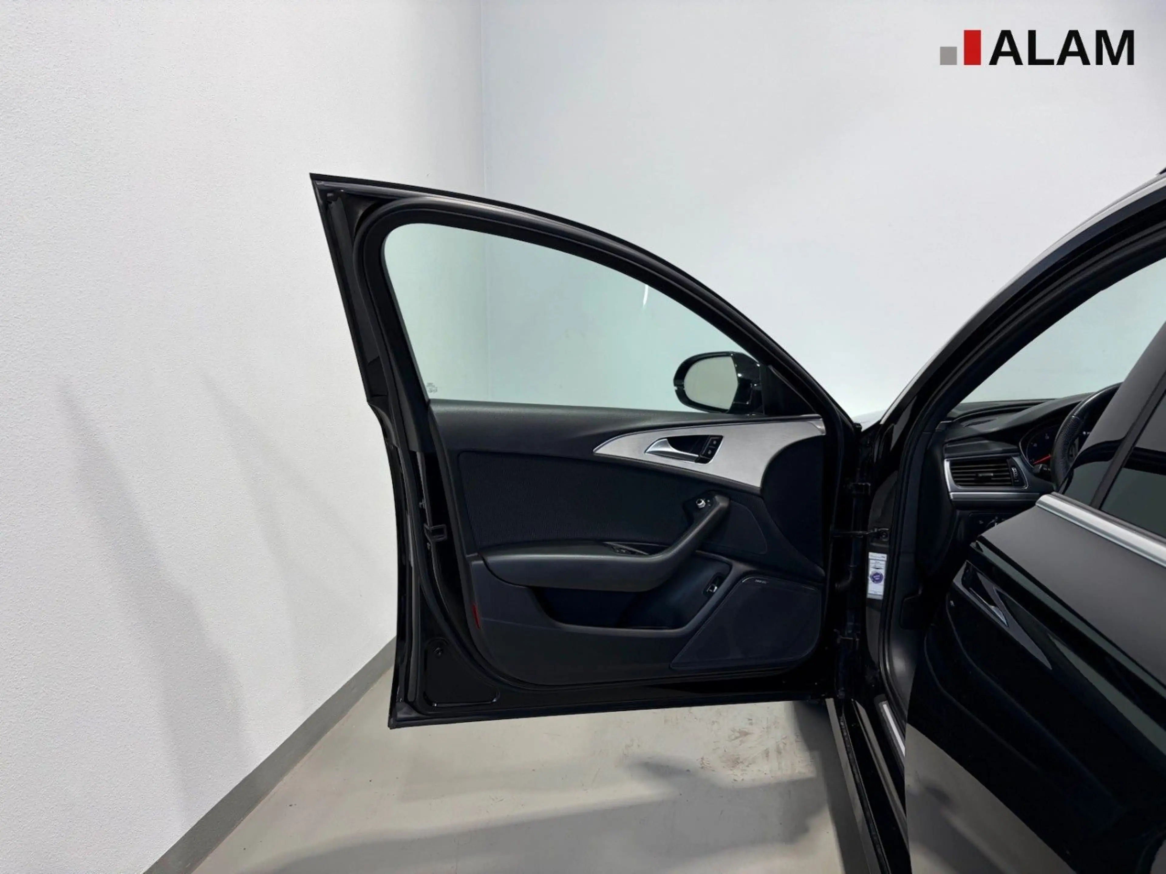 Audi A6 Avant 3.0 TDI quattro ACC Navi RFK BOSE 320PS — photo 11