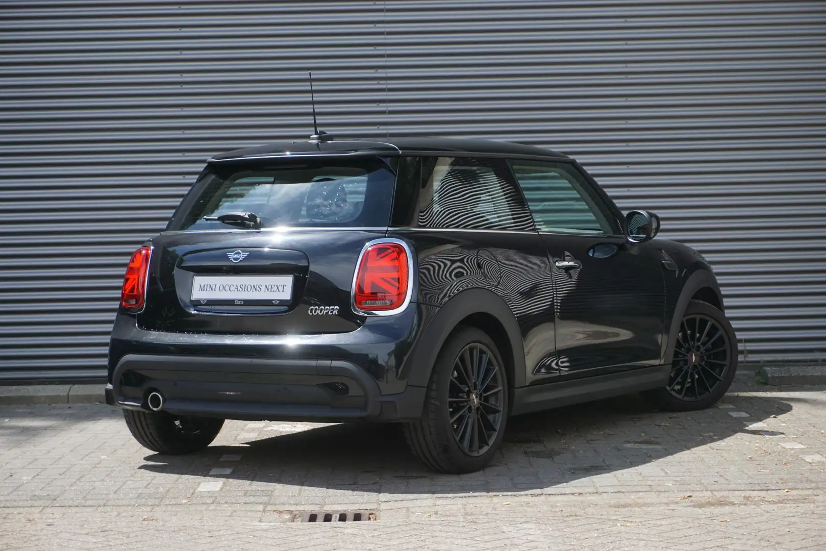MINI Cooper C 3-deurs Automaat | Essential Uitvoering | Premium Fekete - 2