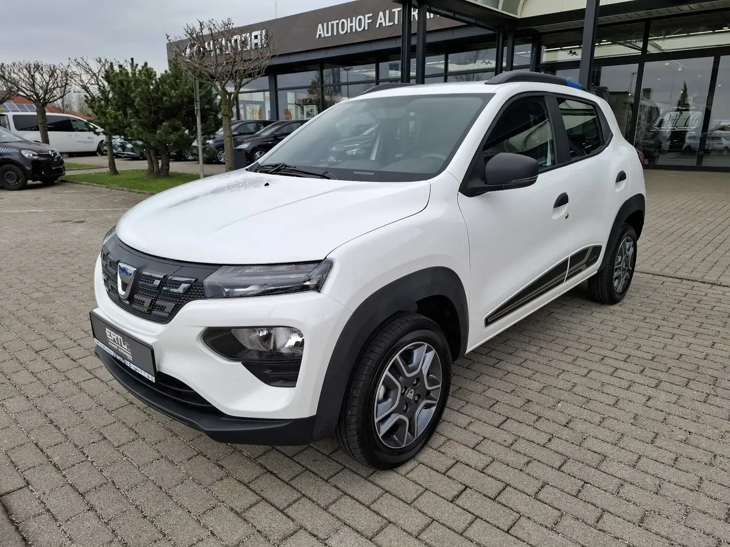 Dacia Spring Business bijela - 1