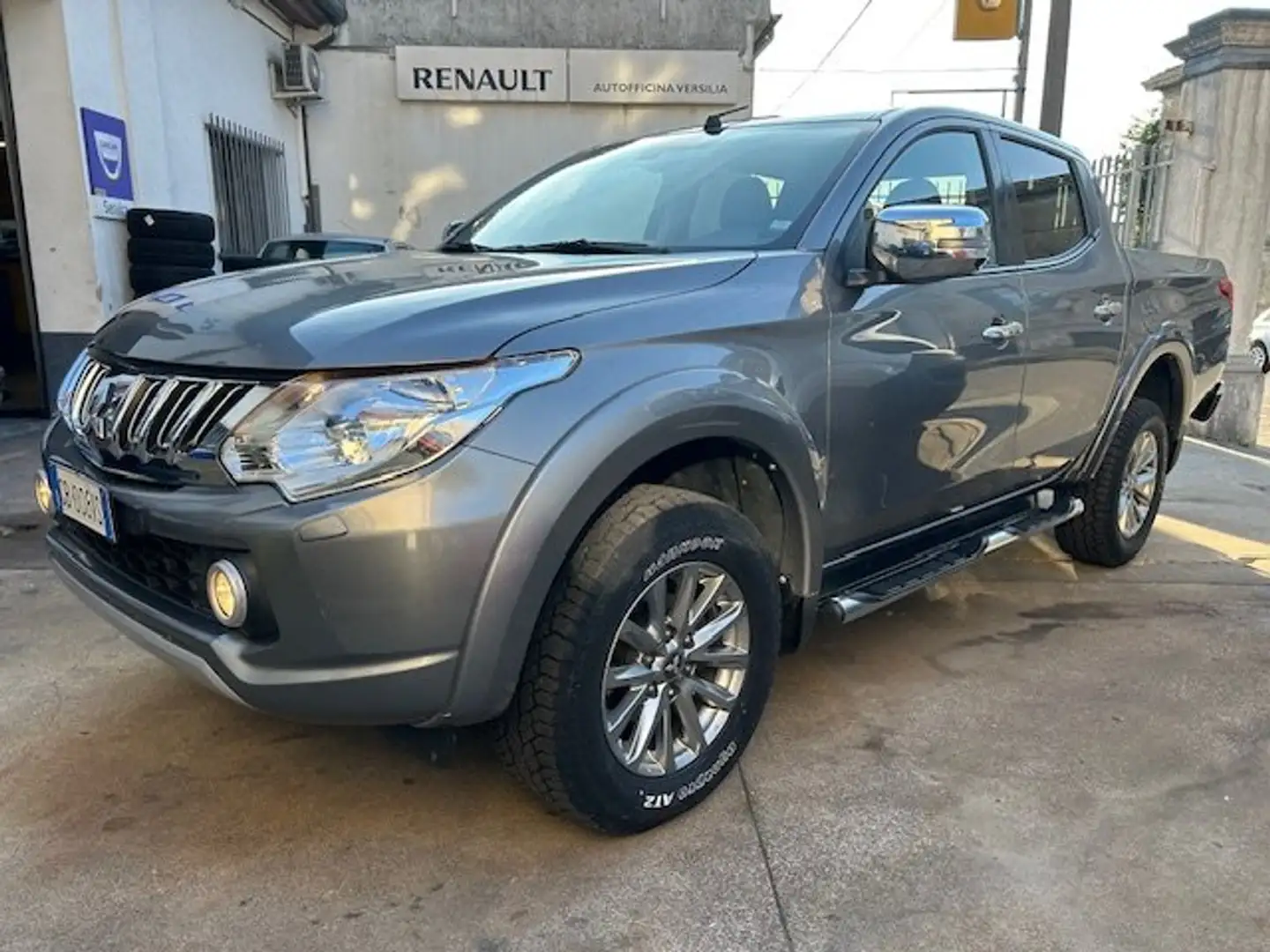 Mitsubishi L200 d.cab 2.4d Intense 4wd 181cv N1SOLO 153000 KM Grigio - 1