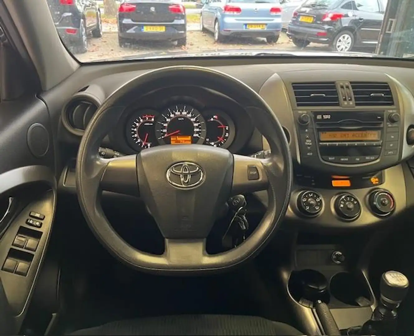 Toyota RAV 4 2.0 VVTi Comfort 2WD/1e Eigenaar/NAP/Trekhaak/Airc Grijs - 2