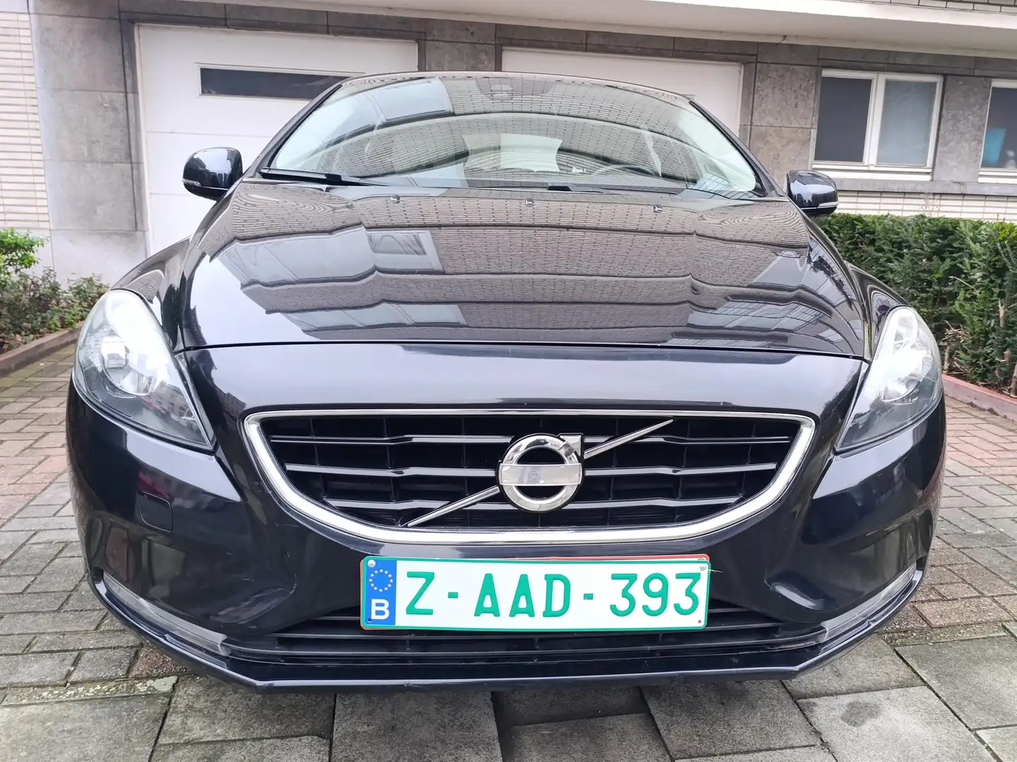 Volvo V40 V40 1.6 T3 Summum R-Design CTokCarpass 110kwessenc Noir - 2