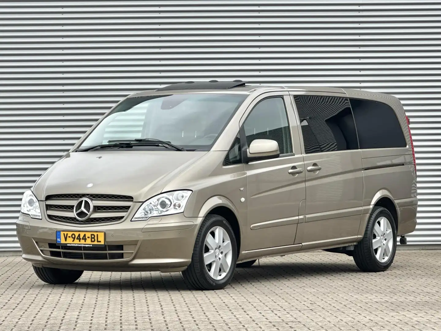 Mercedes-Benz Vito 122 CDI 6 Cilinder automaat bijna Youngtimer Goud - 1