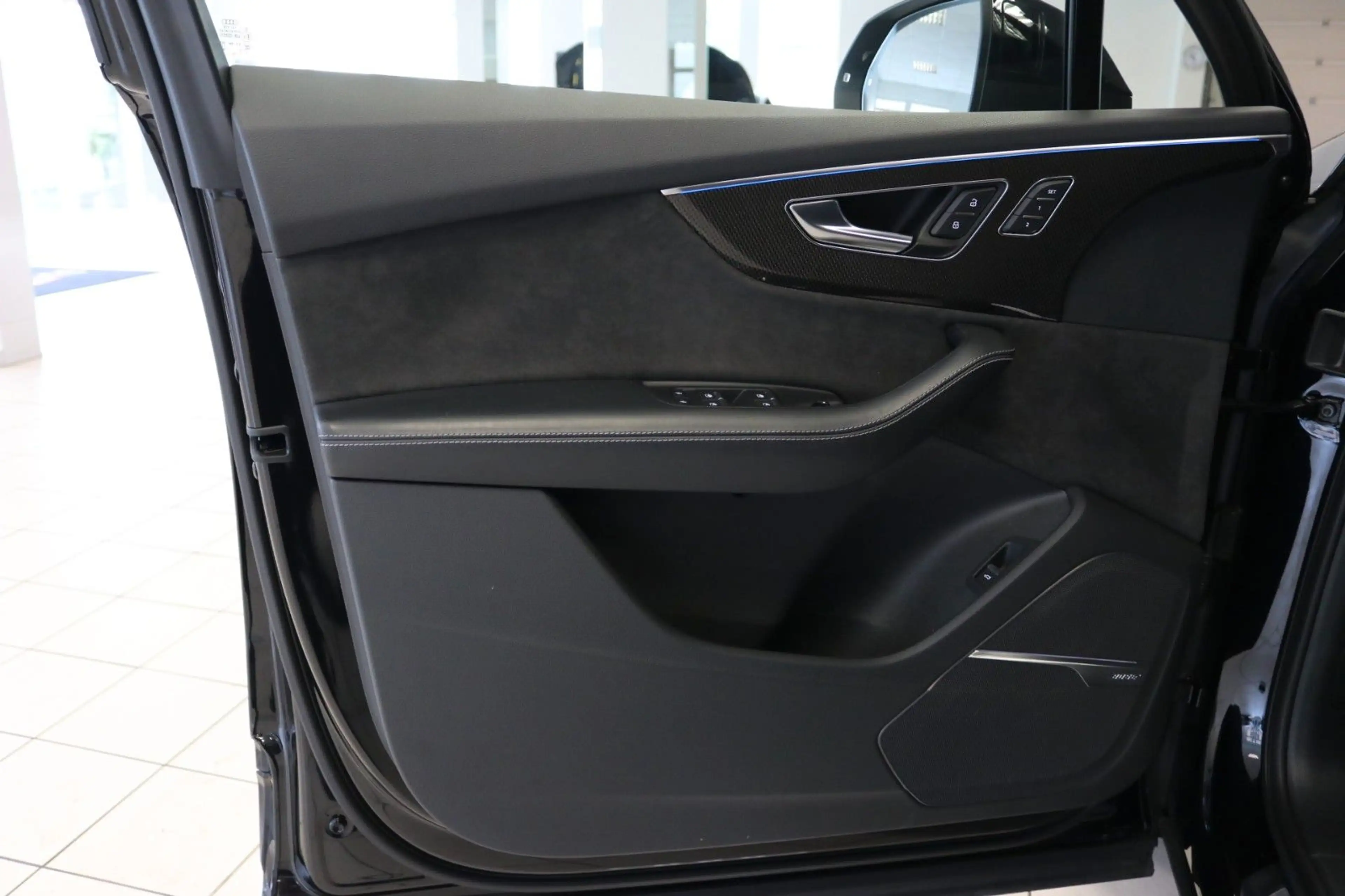 Audi SQ7 Luft 360 Laser HUD STHZ Pano Memory 7 Sitzer — photo 14