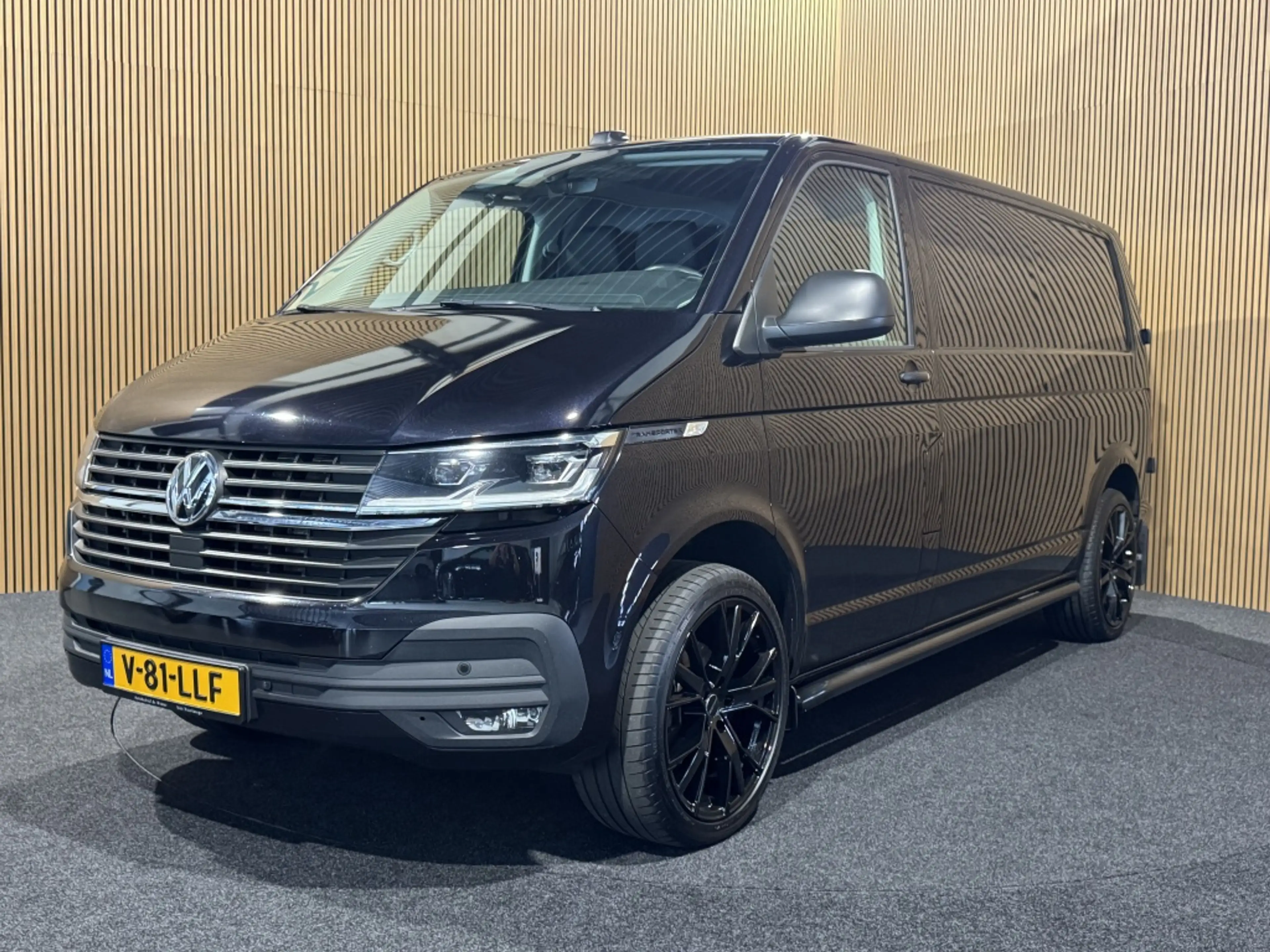 Volkswagen Transporter 2.0 TDI L2H1 Business | 20" wielen | Ad. Cruise |