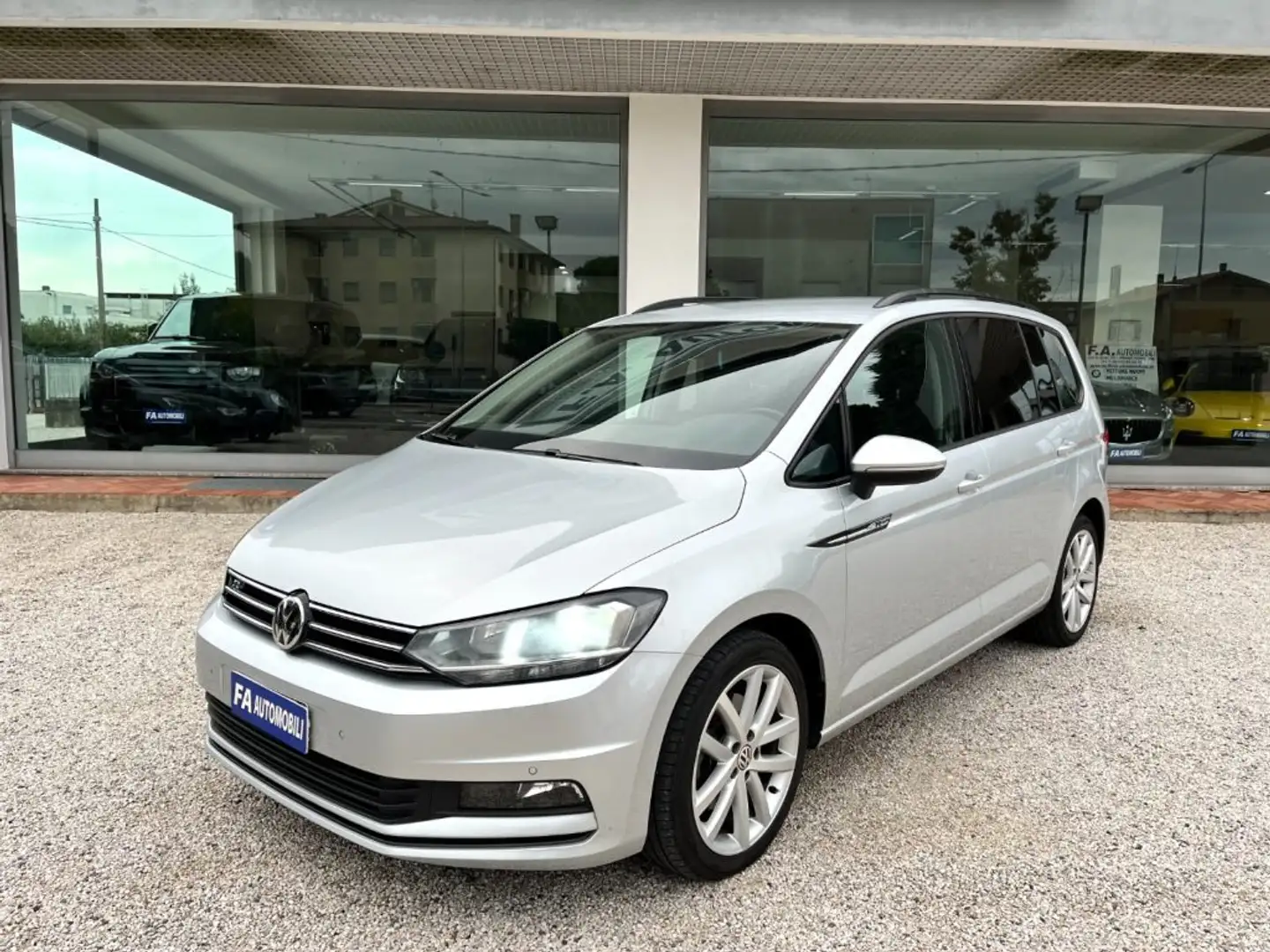 Volkswagen Touran 1.6 TDI 115 CV SCR DSG R LINE EXCLUSIVE *7 POSTI* Argento - 2