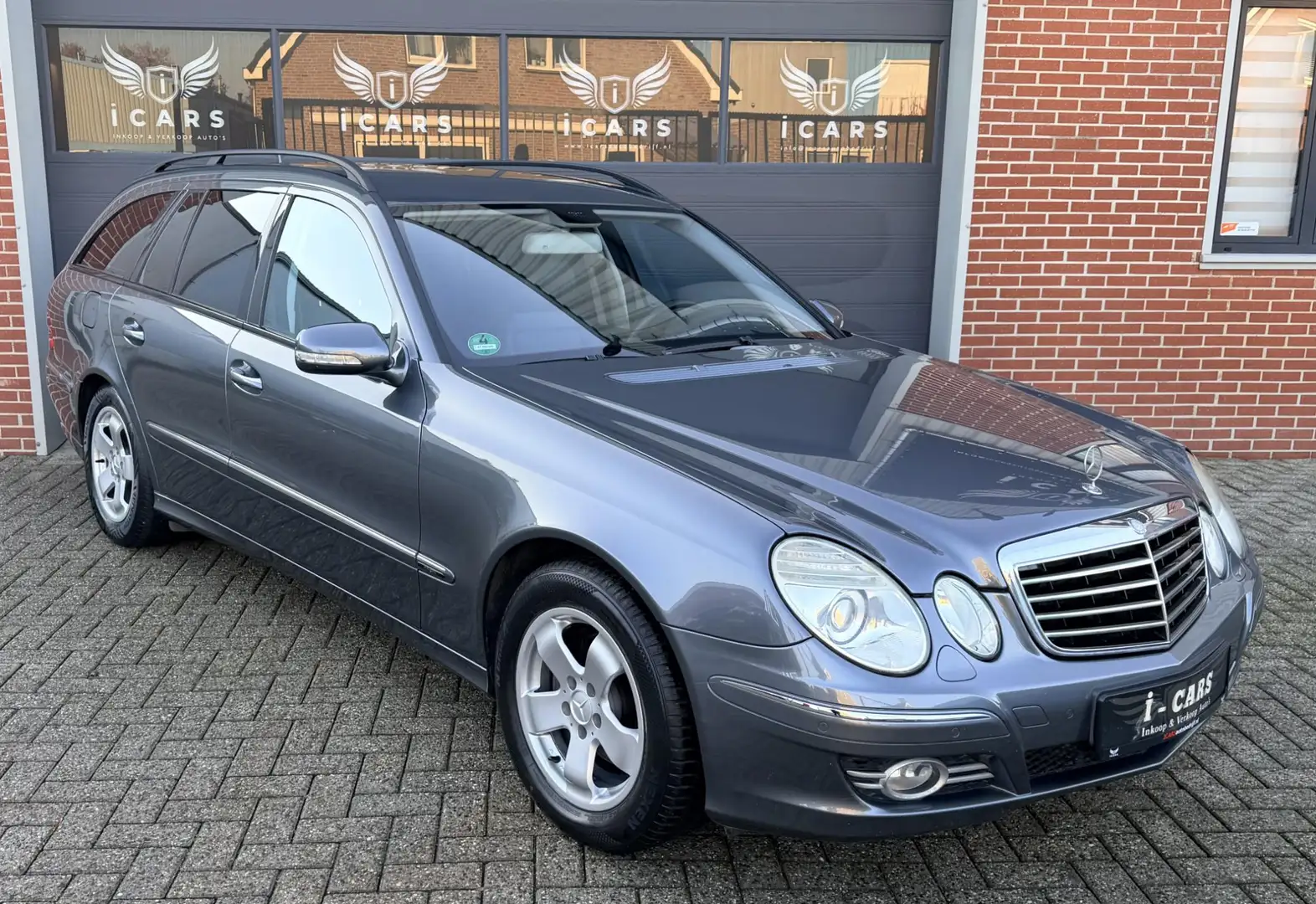 Mercedes-Benz E 200 Estate K. Avantgarde Trekhaak Camera Youngtimer Grijs - 1