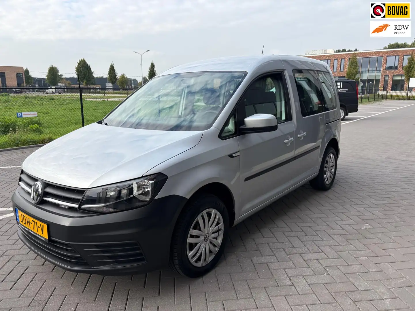 Volkswagen Caddy 1.4 TSI DSG 5 persoons Grau - 1