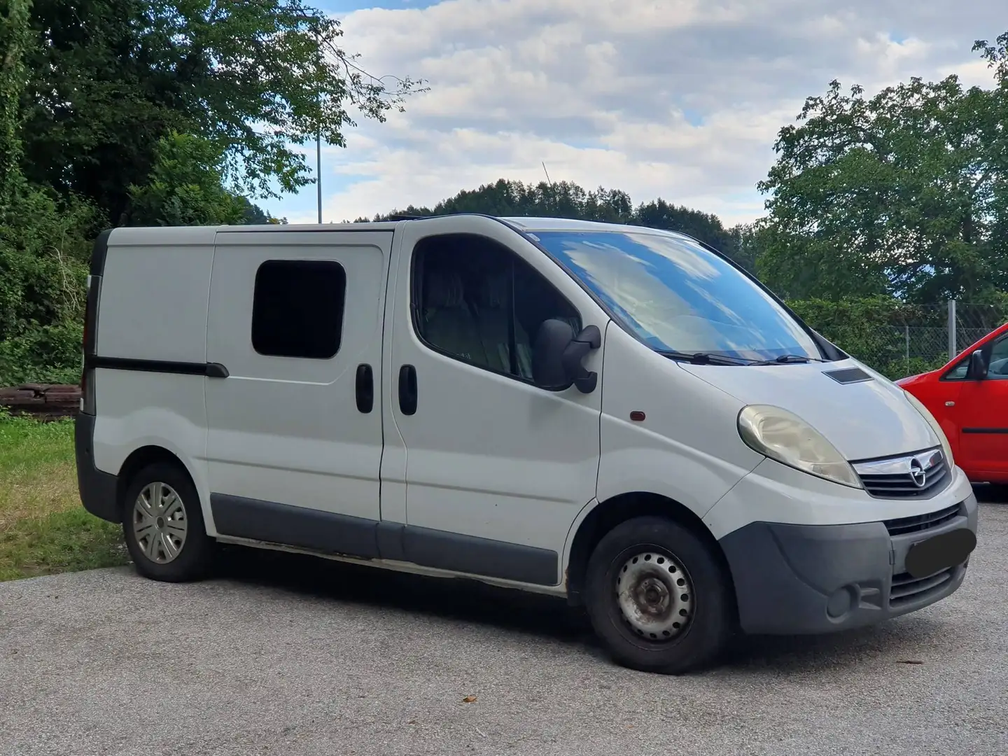 Opel Vivaro mit Campingausbau Weiß - 2