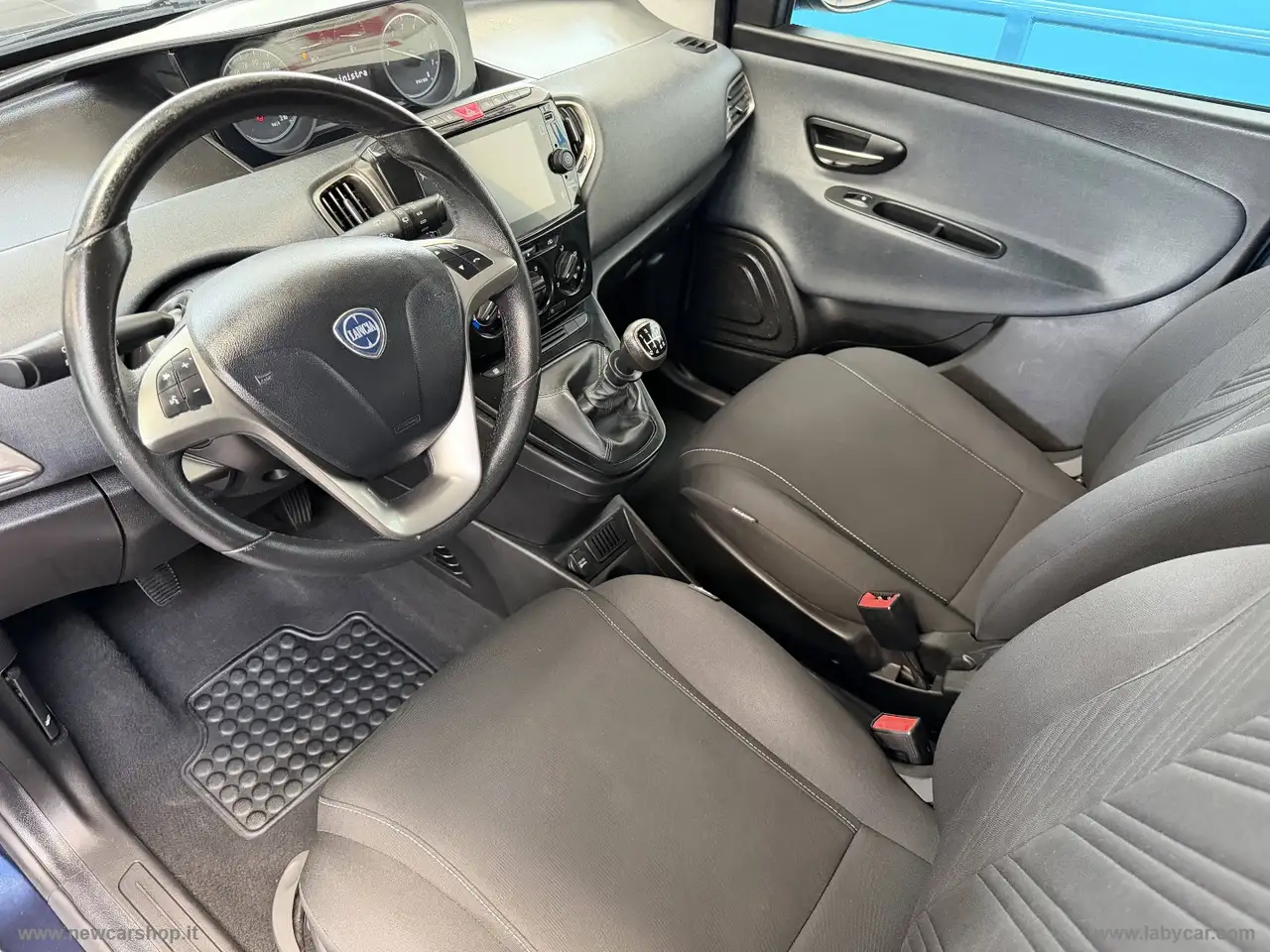 Lancia Ypsilon 2021 — фото 10