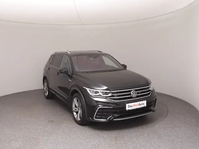 Volkswagen Tiguan Allspace view 2