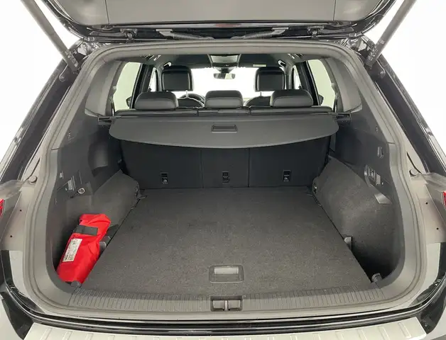 Volkswagen Tiguan Allspace view 7