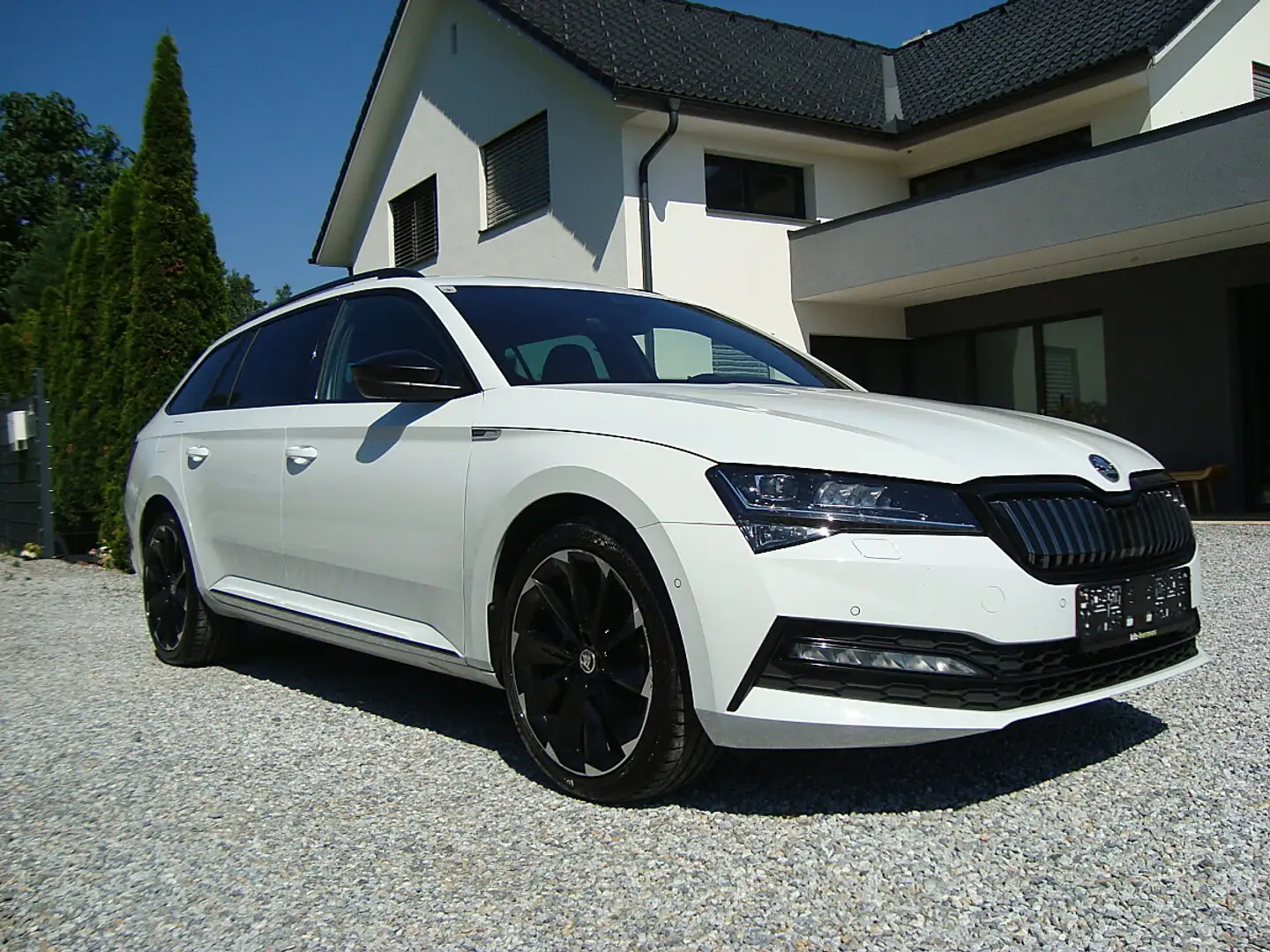 Skoda Superb Kombi IV Sportline DSG 1-Hand Voll !! Weiß - 2