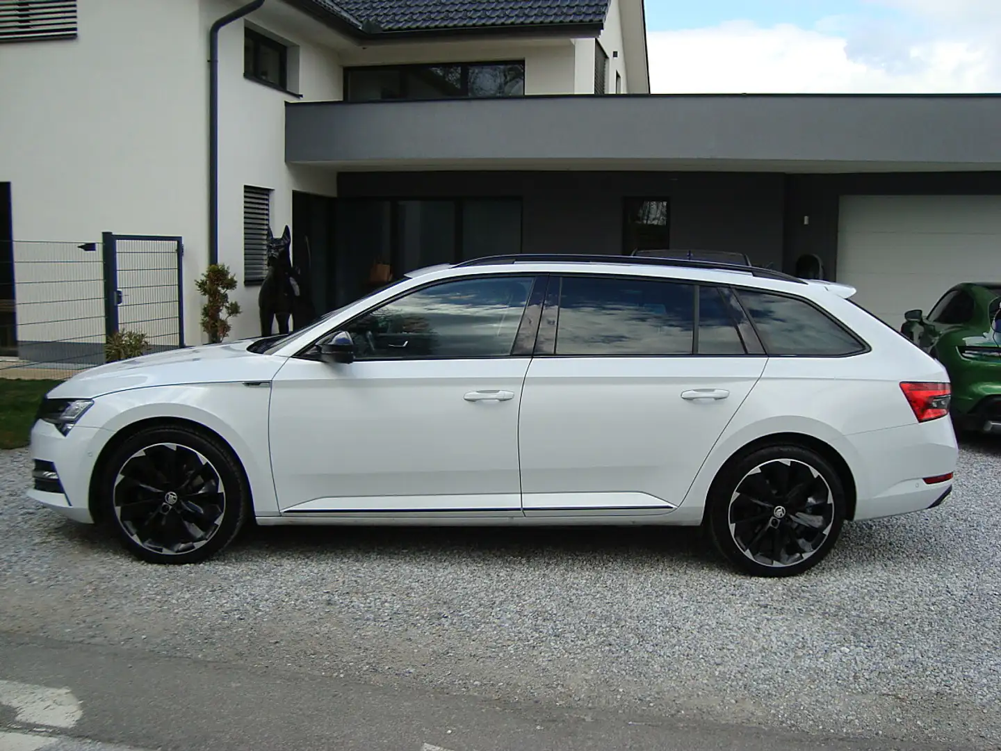 Skoda Superb Kombi IV Sportline DSG 1-Hand Voll !! Weiß - 1
