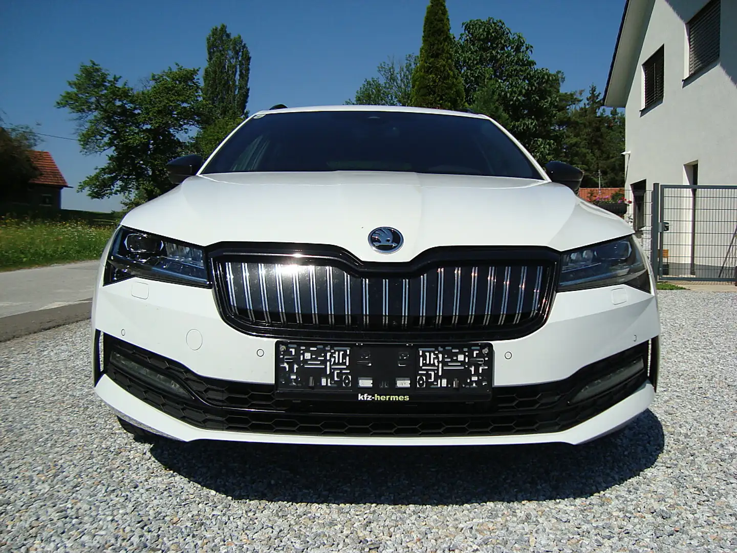 Skoda Superb Kombi IV Sportline DSG 1-Hand Voll !! Weiß - 1