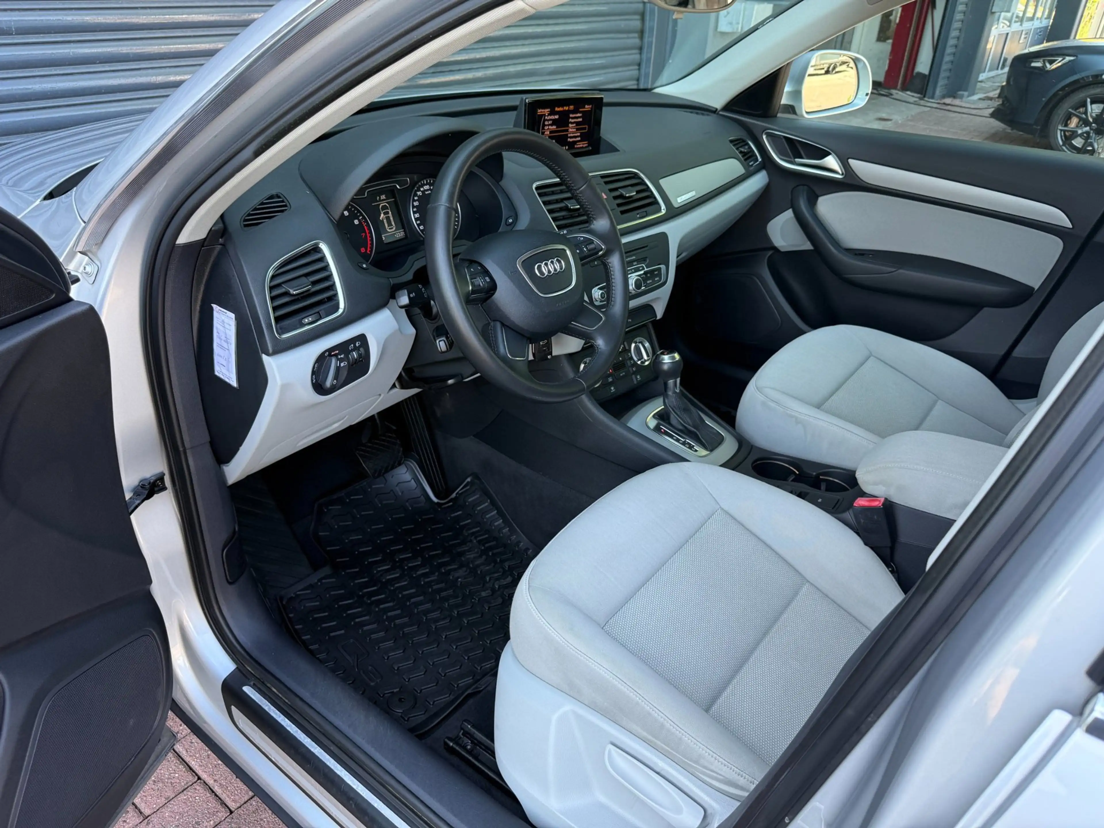 Audi Q3 2.0 TFSI quattro Pro Line | S-tronic | parkeer sen — photo 11