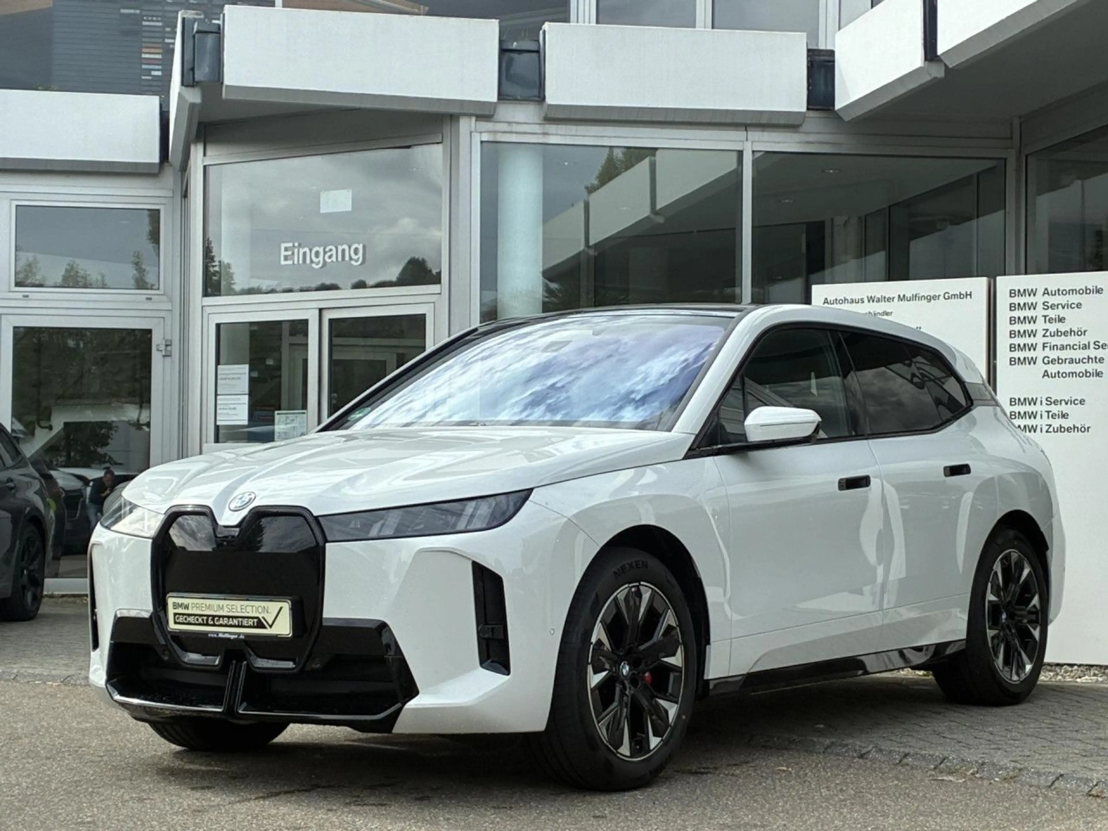 BMW iX x60 M Sport Pro IntAktivLenk.Sitzbel.Sky AHK — photo 3