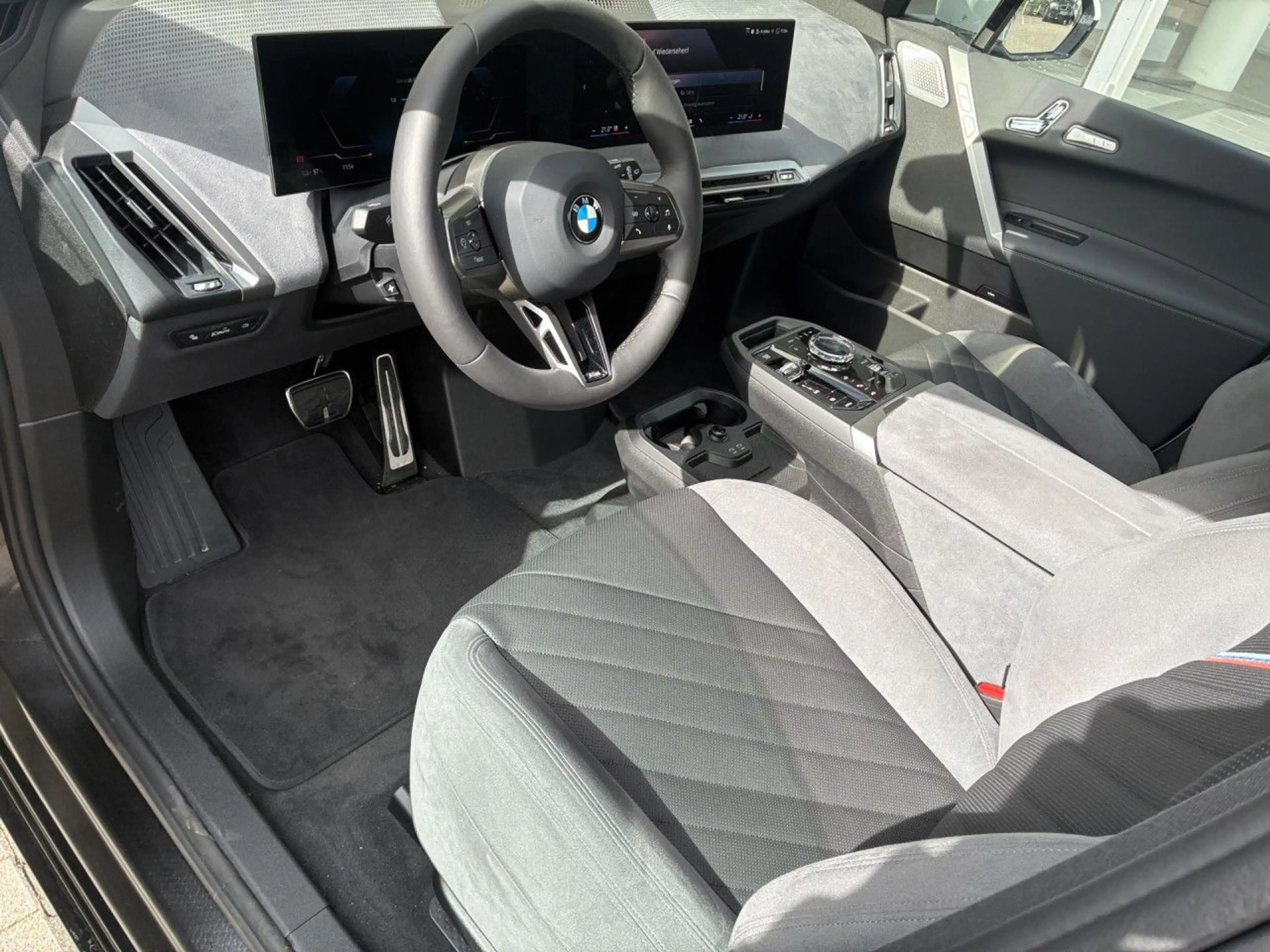BMW iX x60 M Sport Pro IntAktivLenk.Sitzbel.Sky AHK — photo 12