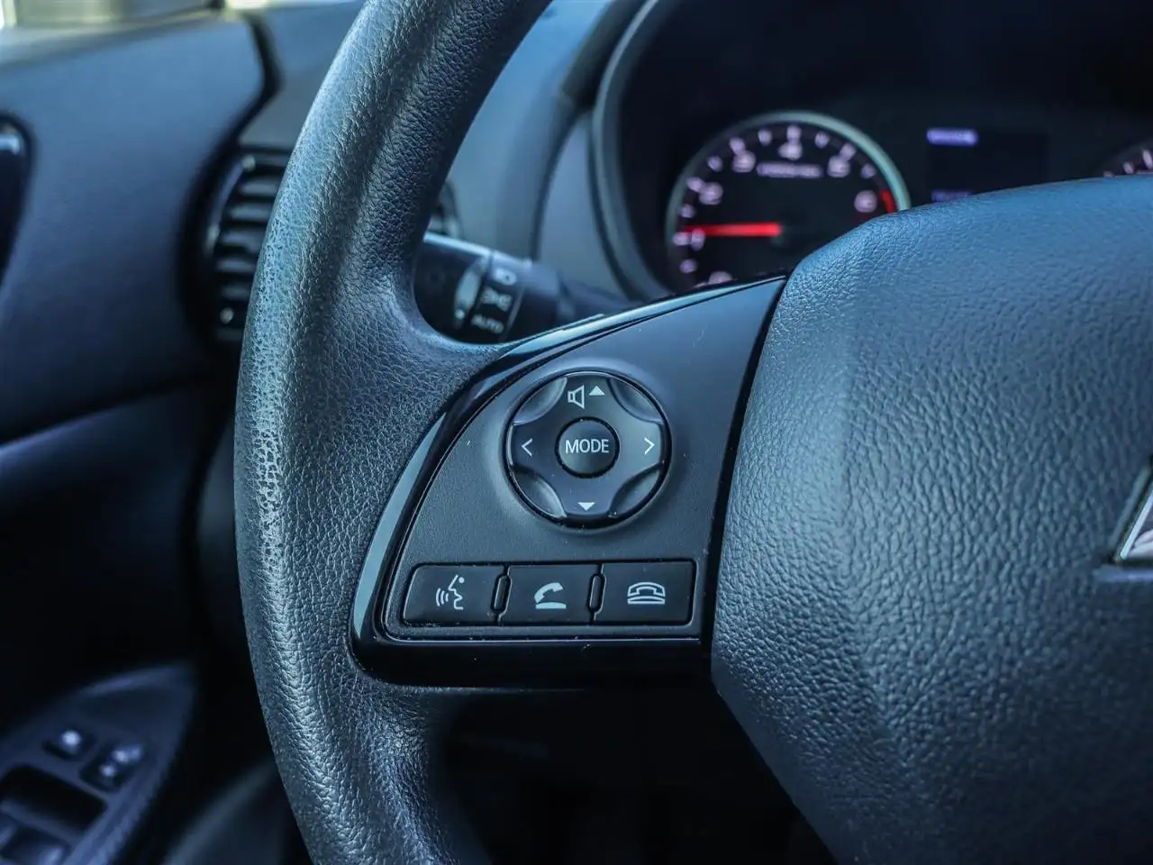 Mitsubishi Eclipse Cross снимка Mitsubishi Eclipse Cross
