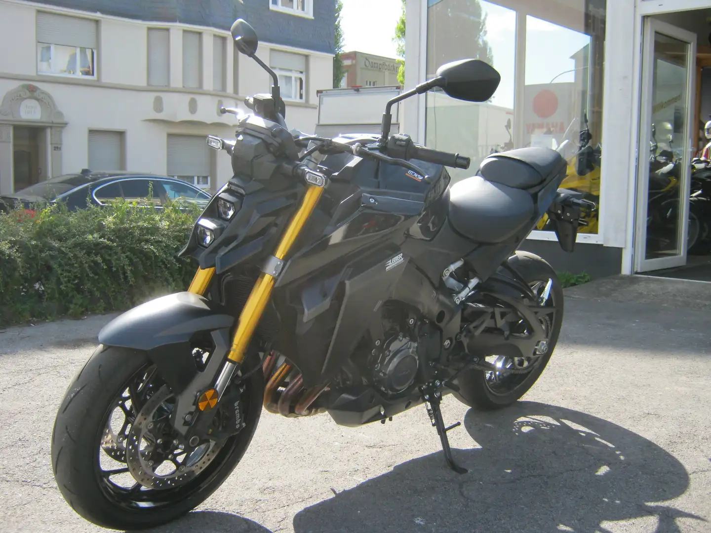 Suzuki GSX-S 1000 Reifen neu Schwarz - 2