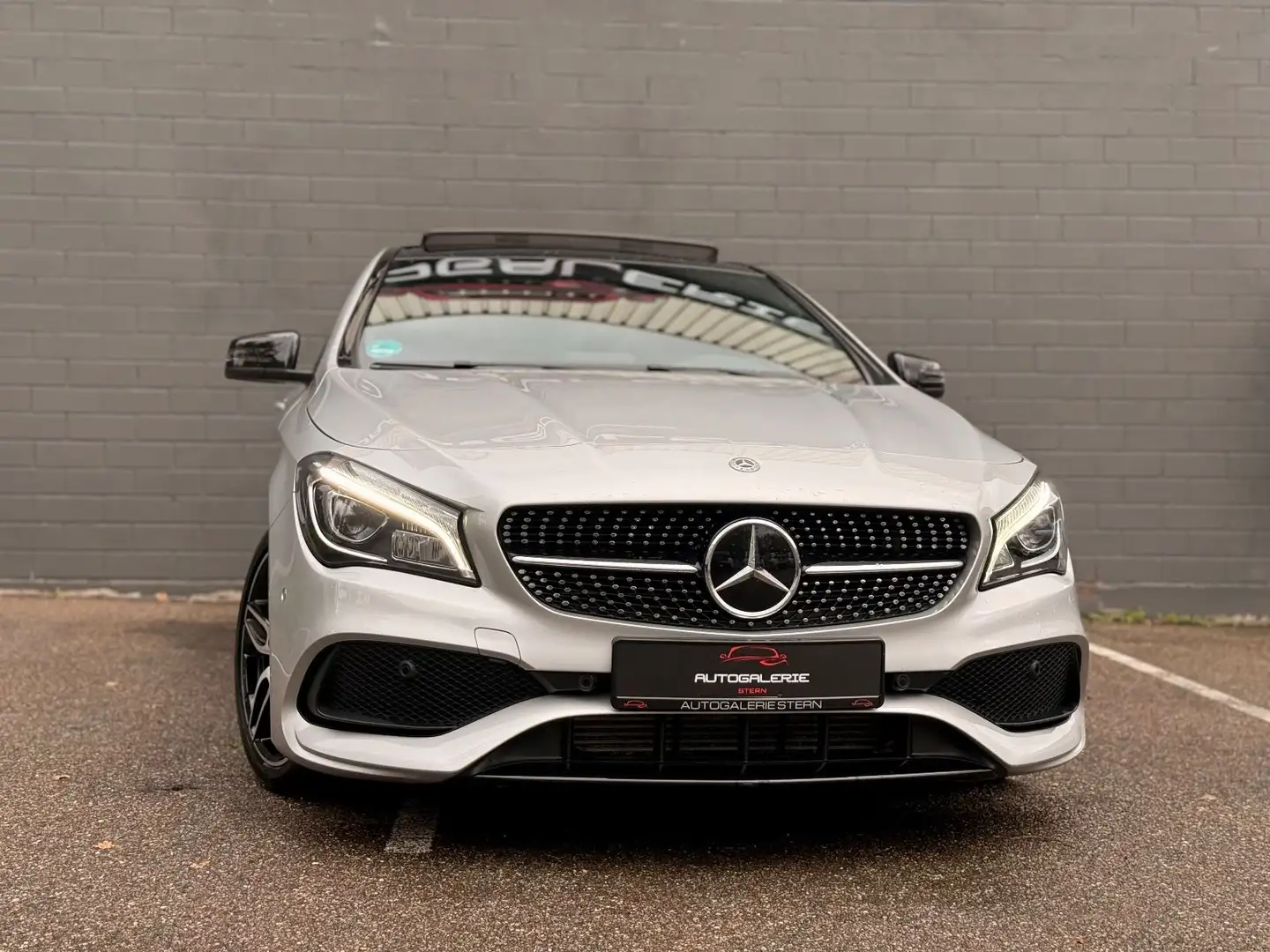 Mercedes-Benz CLA 220 SB 4Matic/AMG/PANO/DISTR+/KEYLESS/STANDH Silber - 1