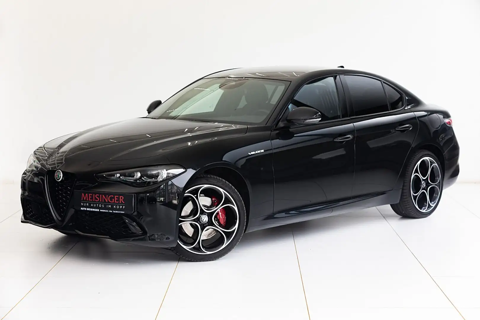 Alfa Romeo Giulia Veloce 2,0 16V 280 AT8 Q4 Schwarz - 1