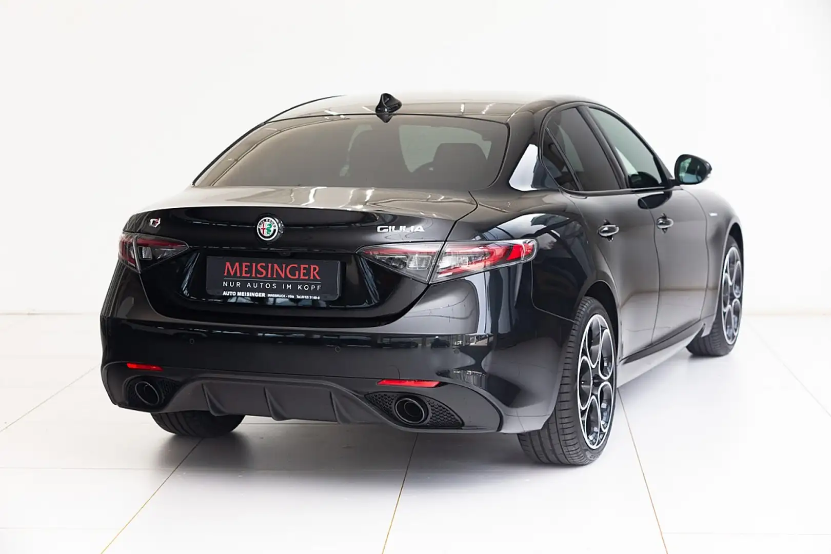 Alfa Romeo Giulia Veloce 2,0 16V 280 AT8 Q4 Schwarz - 2