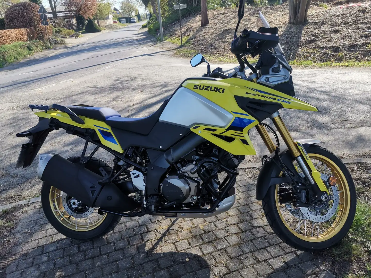 Suzuki V-Strom 1050 Žlutá - 2