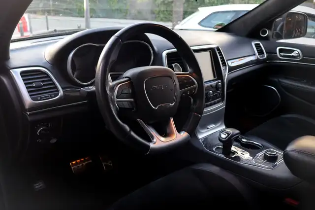 Jeep Cherokee view 12