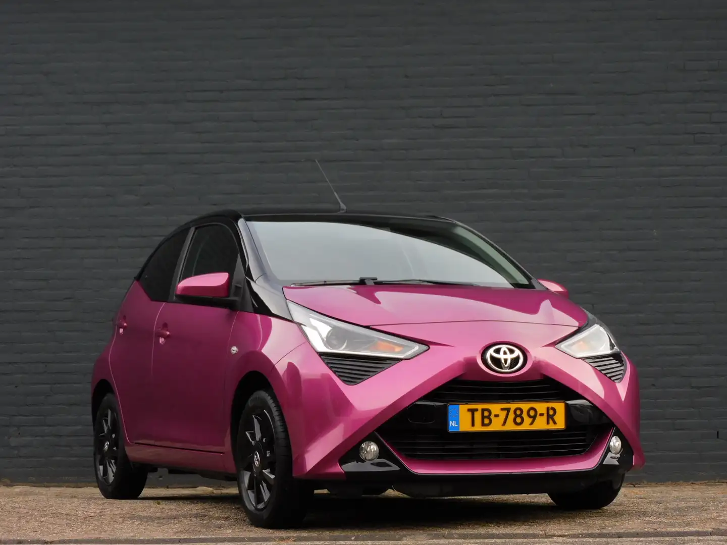 Toyota Aygo 1.0 VVT-i x-cite TOPSTAAT! CARPLAY/ANDROID! ACHTER Violett - 2