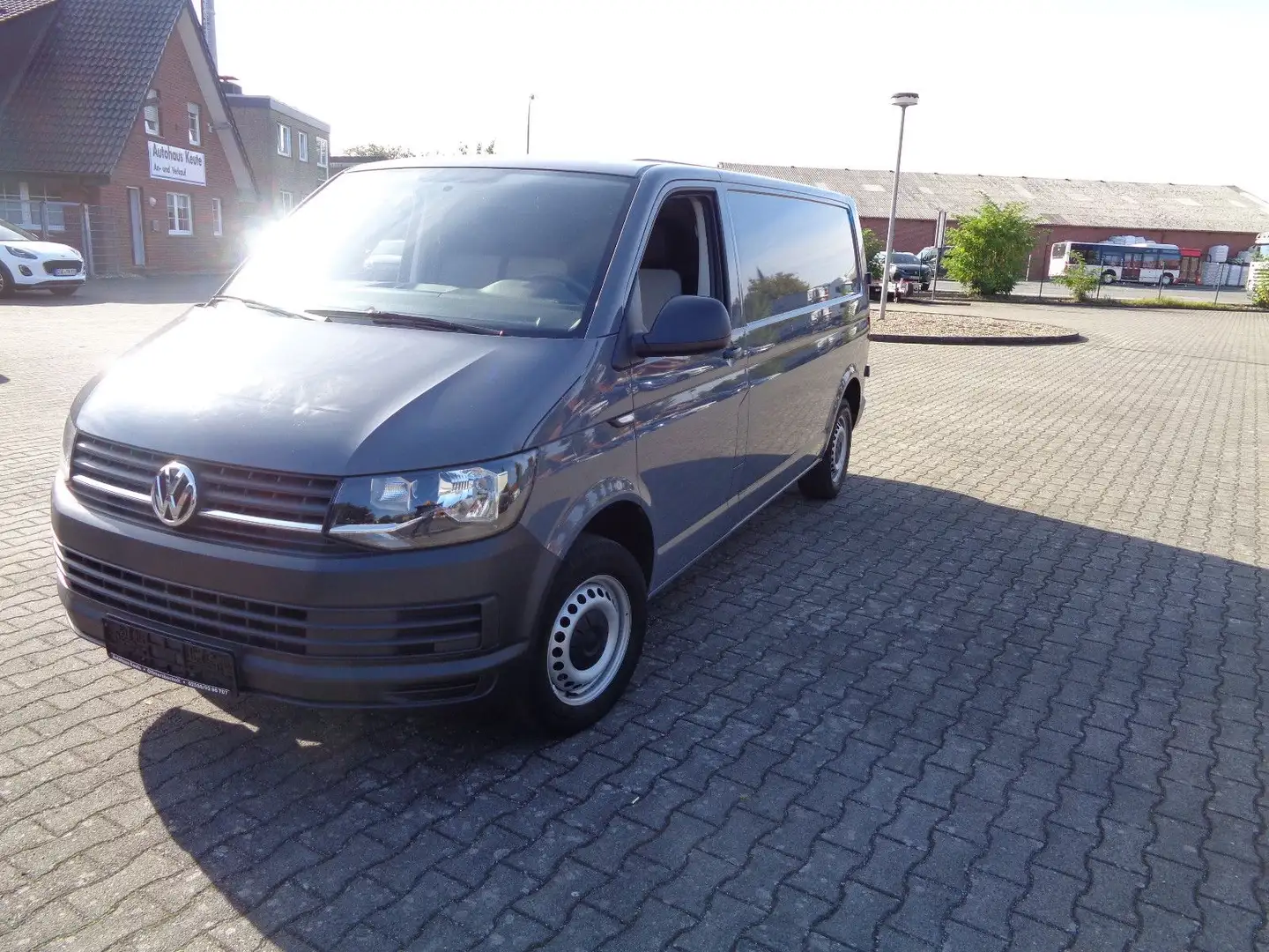 Volkswagen T6 Transporter Kasten EcoProfi lang, Navi, AHK, Gris - 2