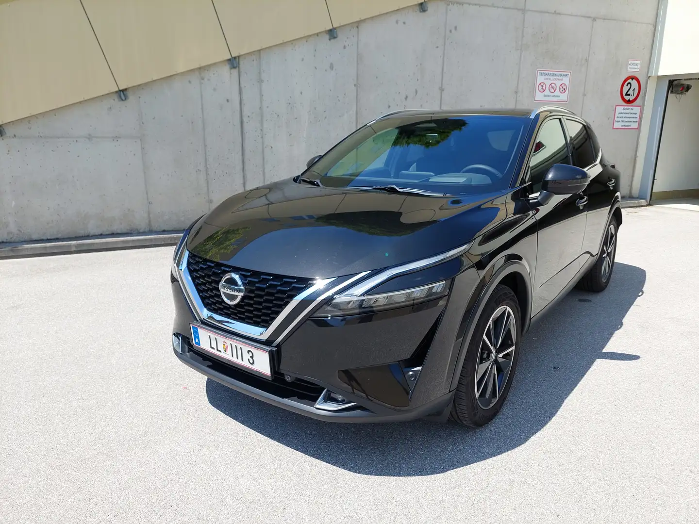 Nissan Qashqai Qashqai 1,3 DIG-T MHEV Tekna  Aut. Tekna Mod 21/22 Schwarz - 2