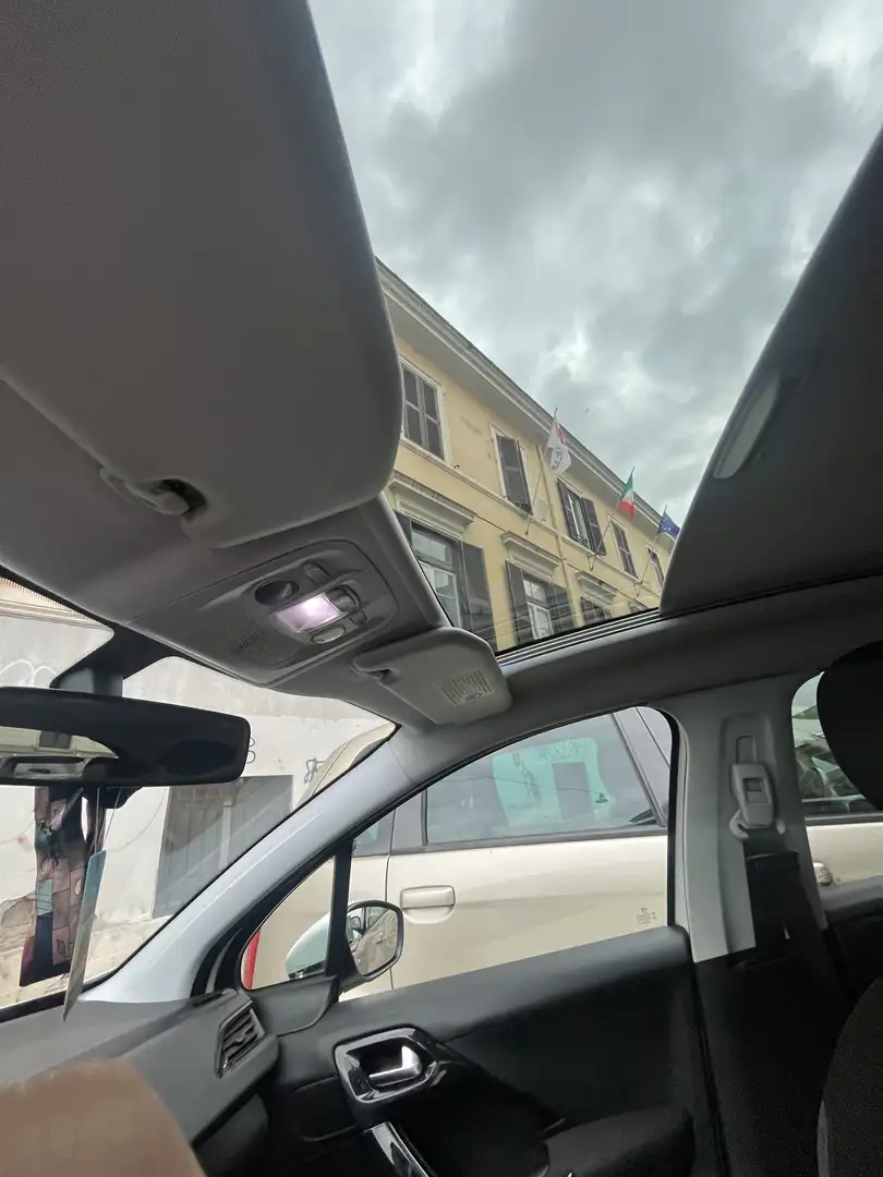 Peugeot 208 Sport con tettino panoramico e cambio automatico Bianco - 2