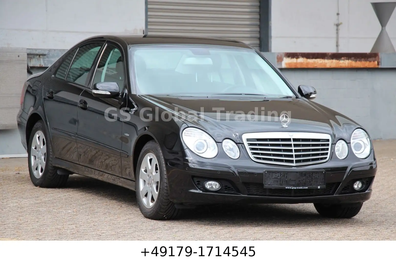 Mercedes-Benz E 200 NGT 2-Hd Limo Autm. Leder Navi PDC Comand Schwarz - 2
