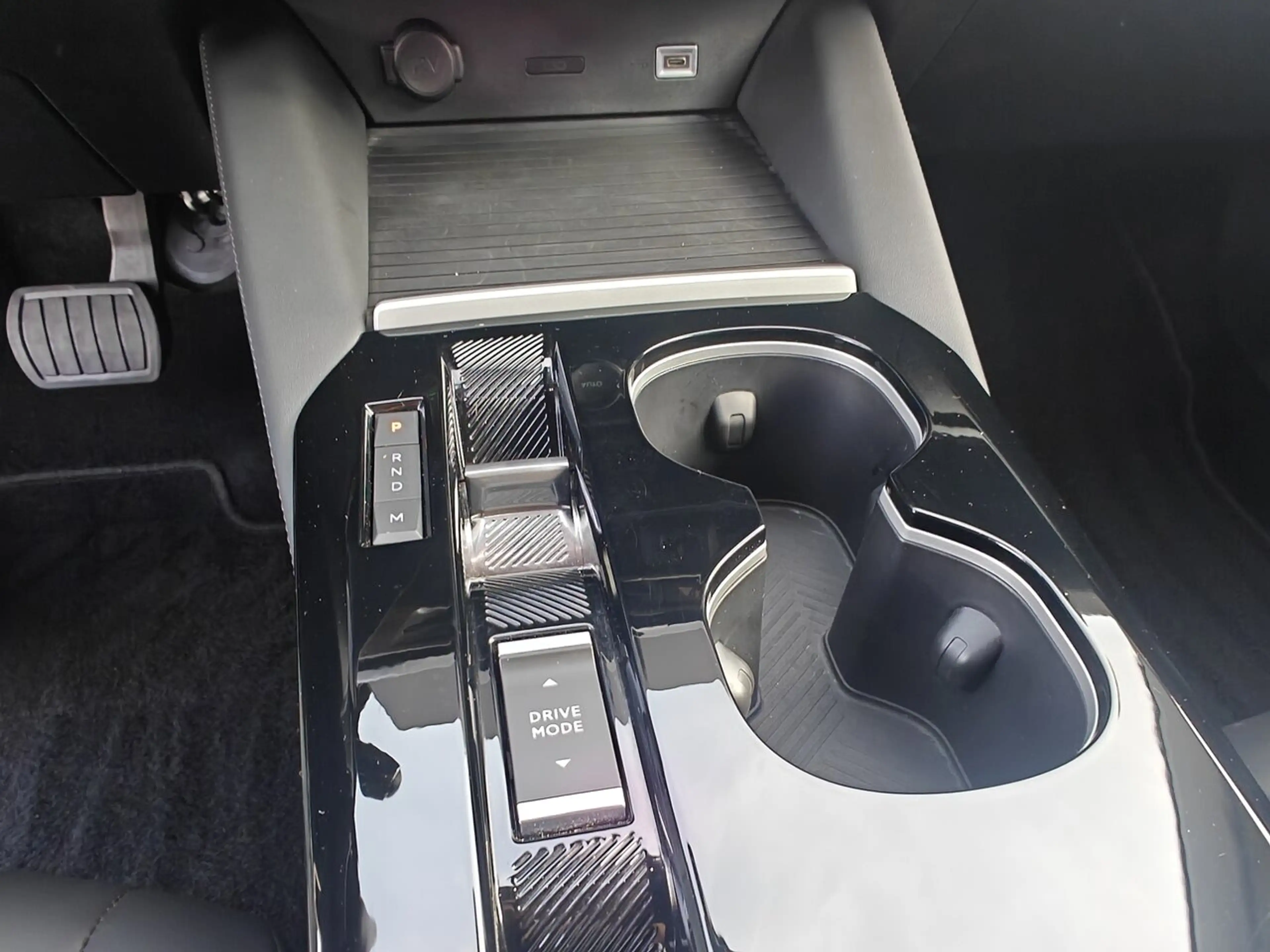 Citroen C5 X 1.2 PureTech 130 EAT8 Shine — photo 13