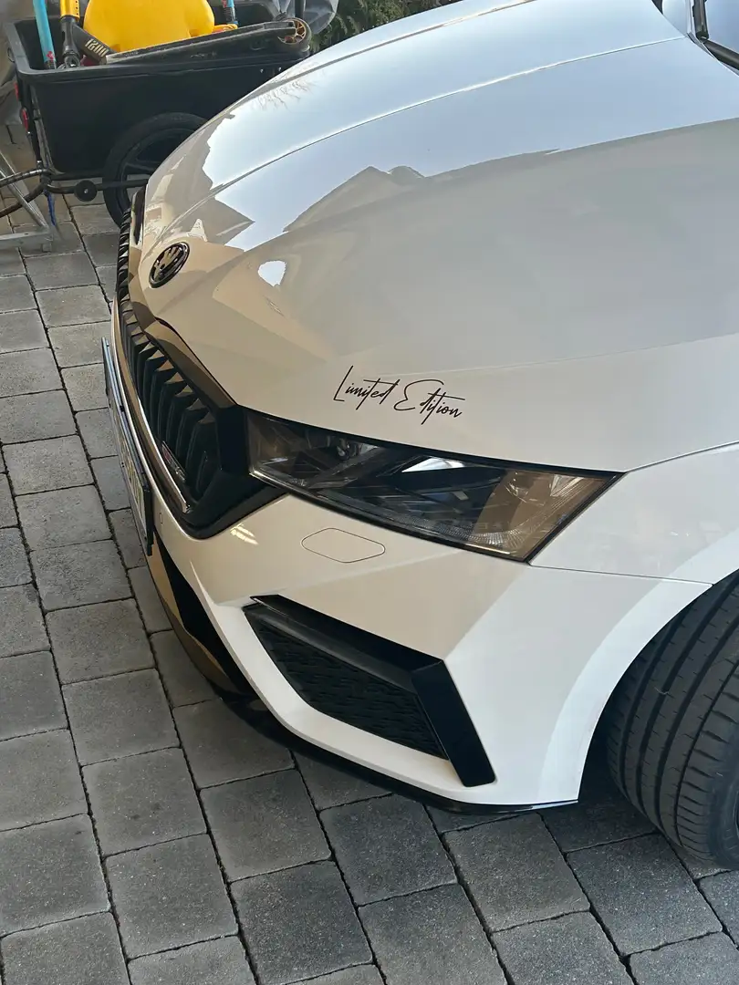 Skoda Octavia Octavia Combi 2,0 TDI 4x4 RS DSG RS Weiß - 1