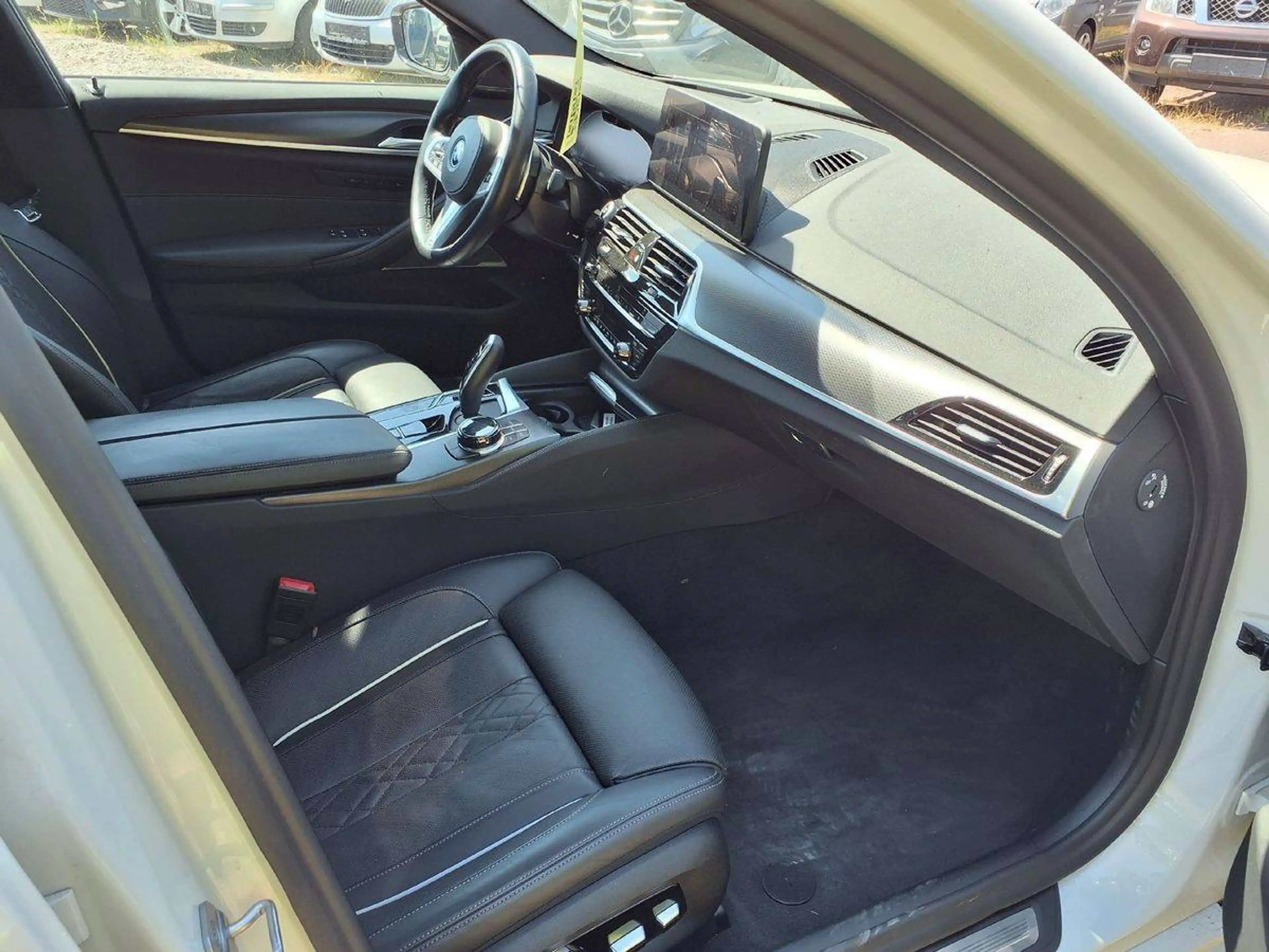 BMW 545 545 e xDrive M Sport — photo 15