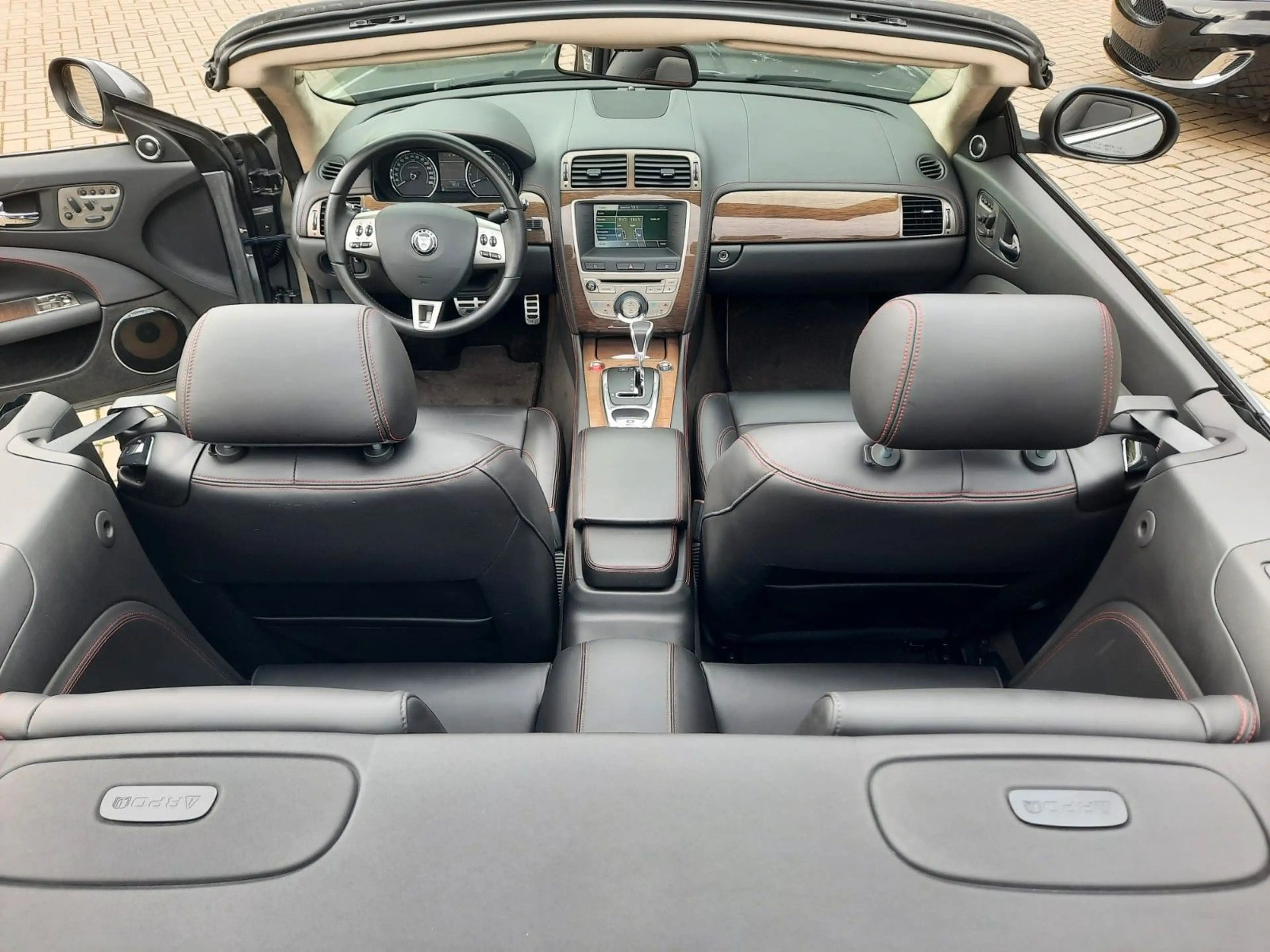 Jaguar XKR Cabriolet 4.2 XKR Cabrio Sehr guter Zustand — photo 8