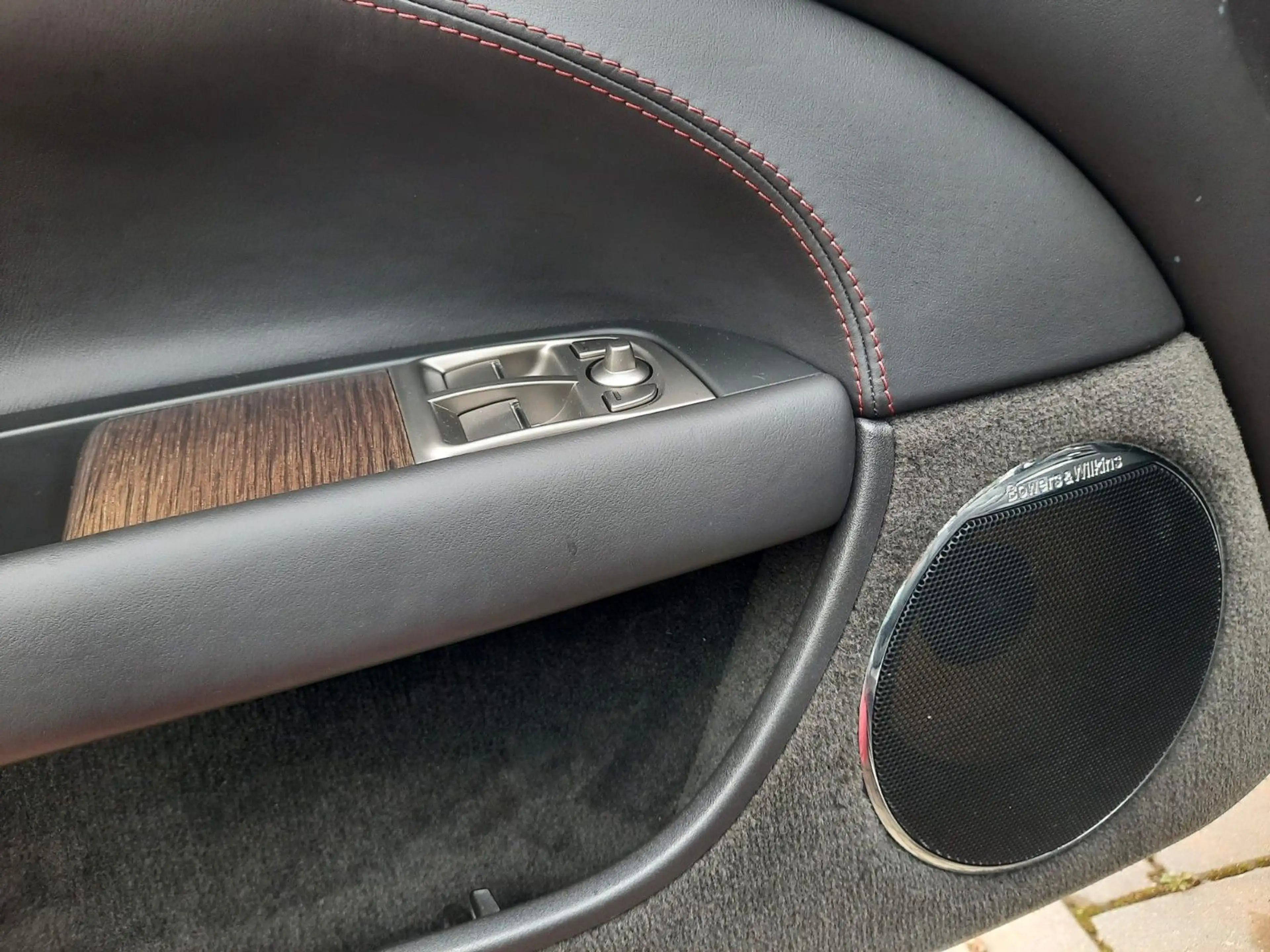 Jaguar XKR Cabriolet 4.2 XKR Cabrio Sehr guter Zustand — photo 11