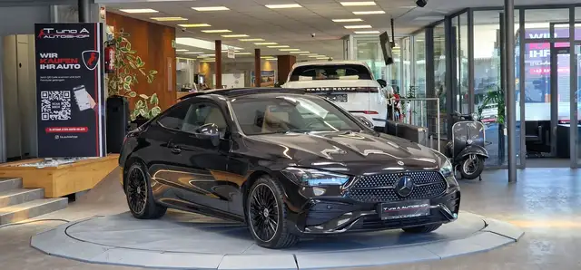 Mercedes-Benz 300 view 3