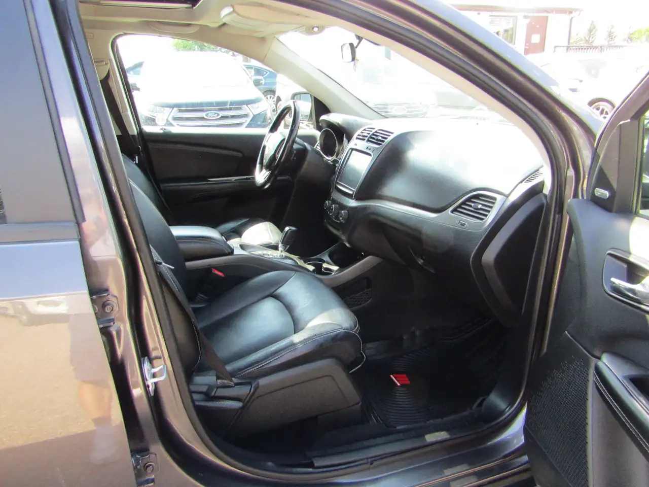 Dodge Journey снимка Dodge Journey