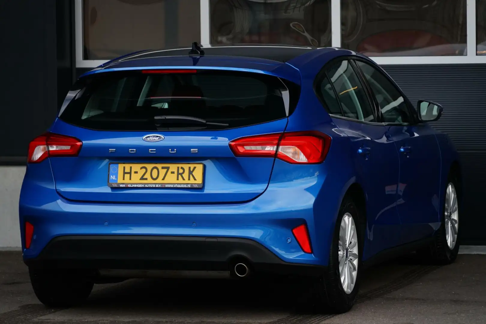 Ford Focus 1.0 EcoBoost Titanium Business, pano, stoelverw. Blauw - 2