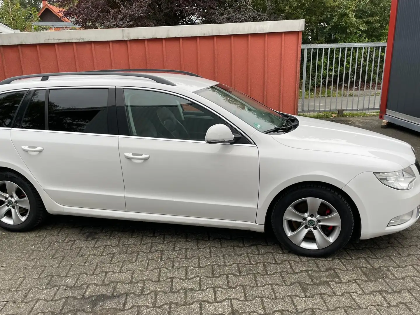 Skoda Superb Combi 1.8 TSI DSG Ambition Білий - 2