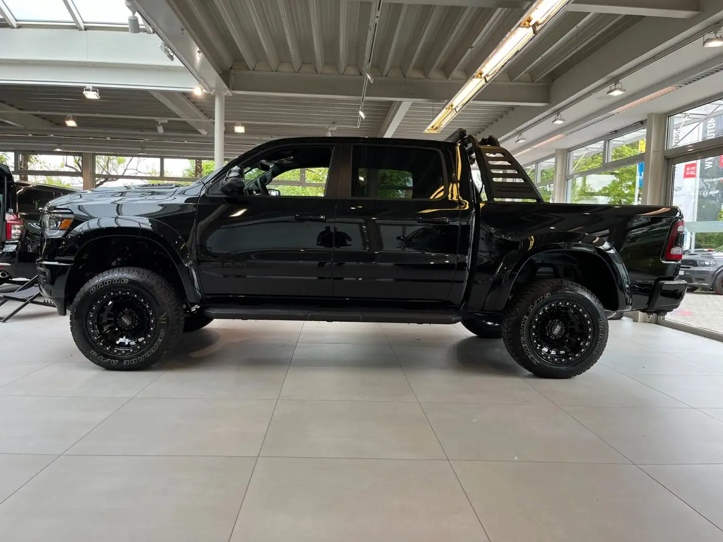Dodge RAM 1500 Crew Cab Laramie LPG "Shadow Warrior" Noir - 2