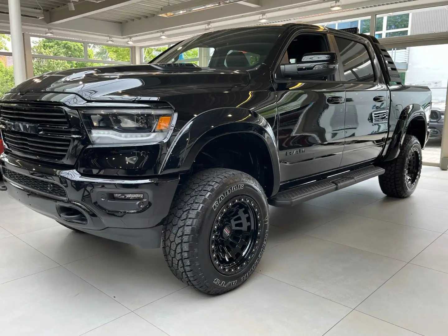 Dodge RAM 1500 Crew Cab Laramie LPG "Shadow Warrior" Noir - 1