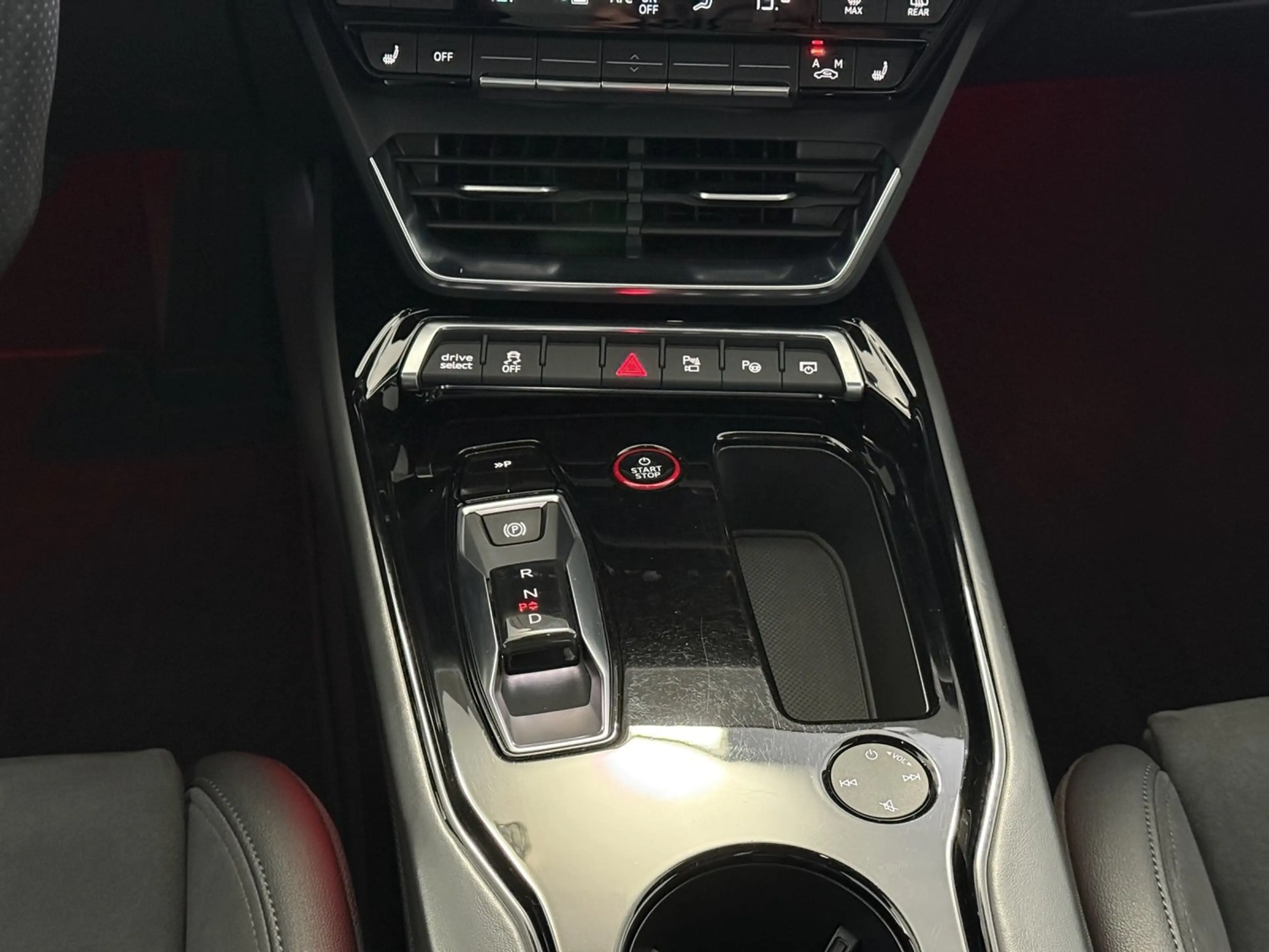 Audi e-tron GT — photo 12