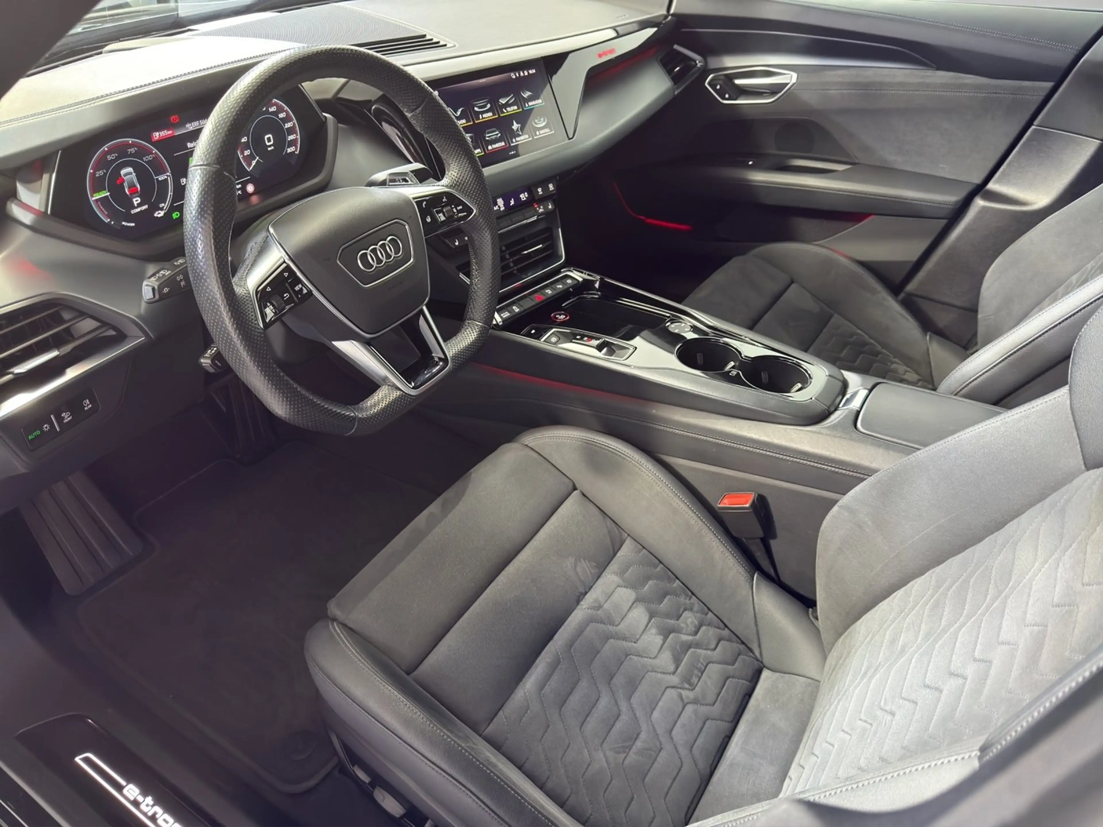 Audi e-tron GT — photo 6