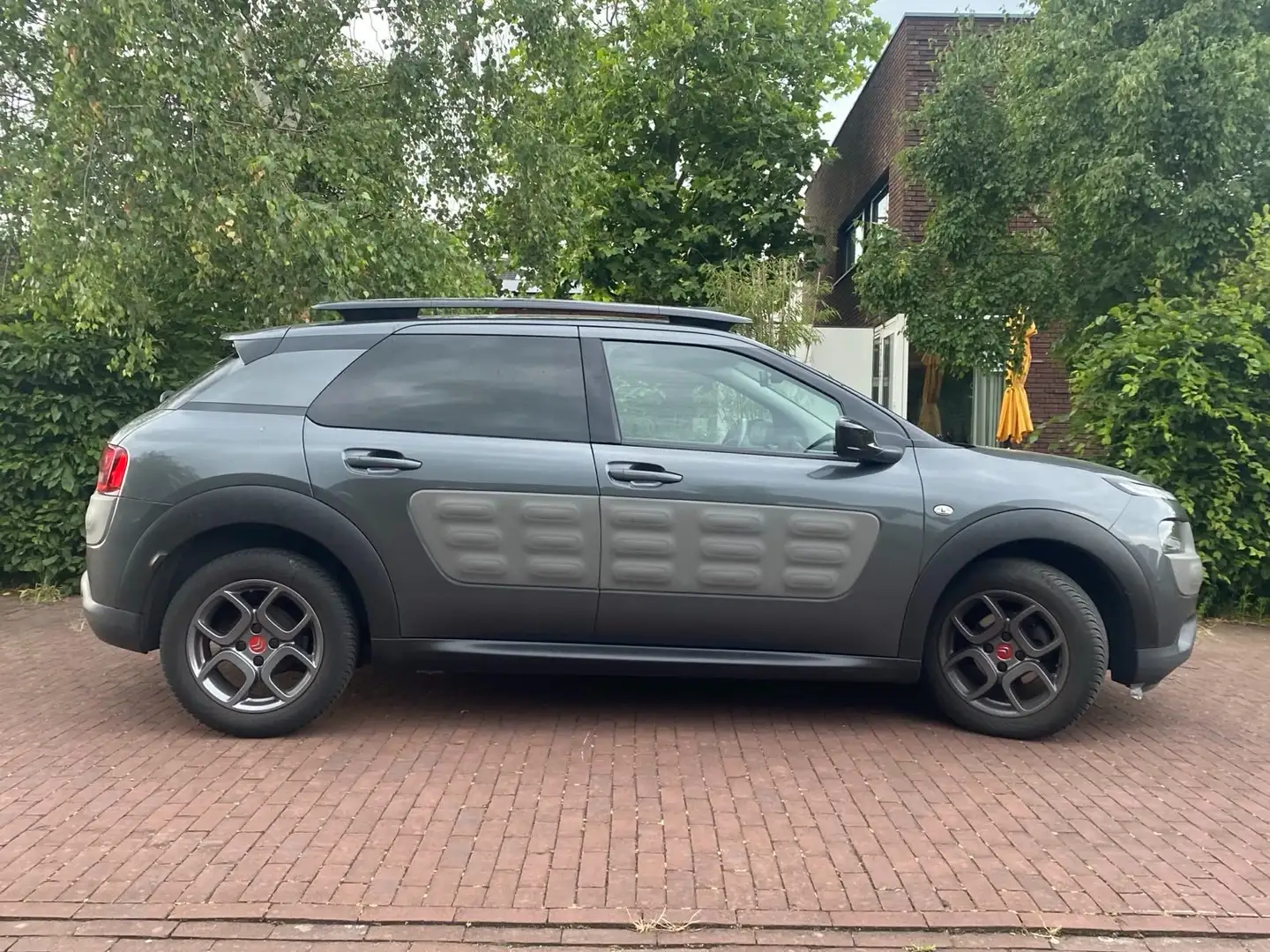 Citroen C4 Cactus C4 Cactus 1.2 PureT. Bns. Plus Grijs - 2
