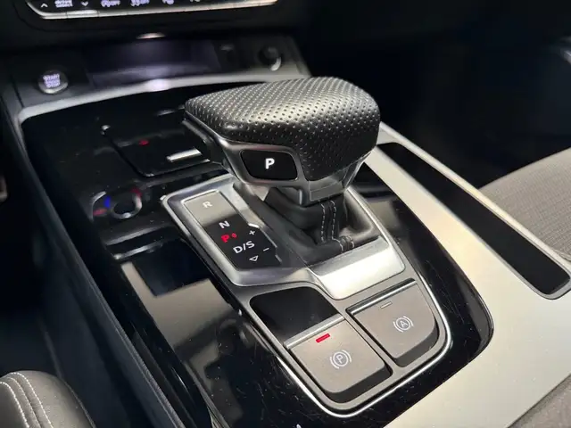 Audi Q5 view 13