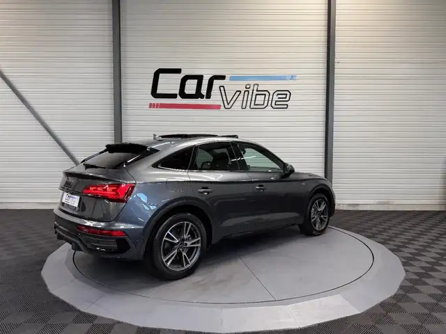 Audi Q5 view 4